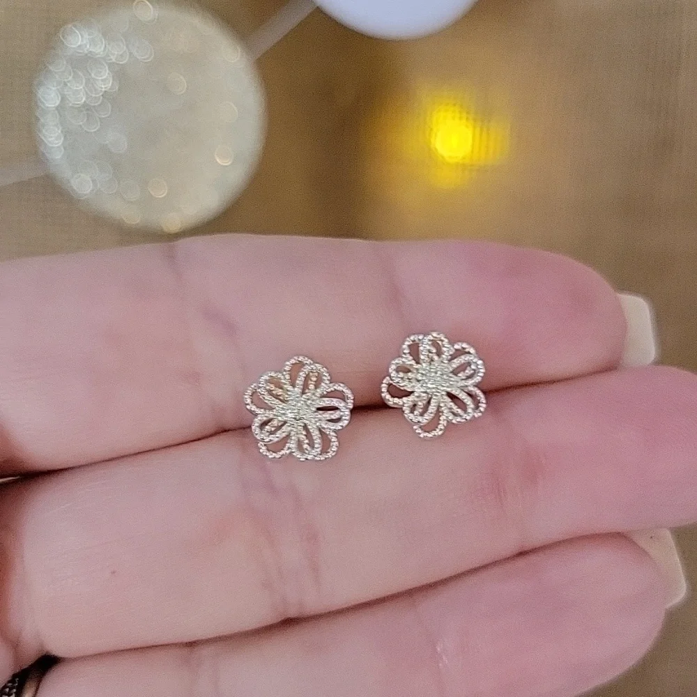 LOOP BLOSSOM STUD EARRINGS - Picture 1 of 7